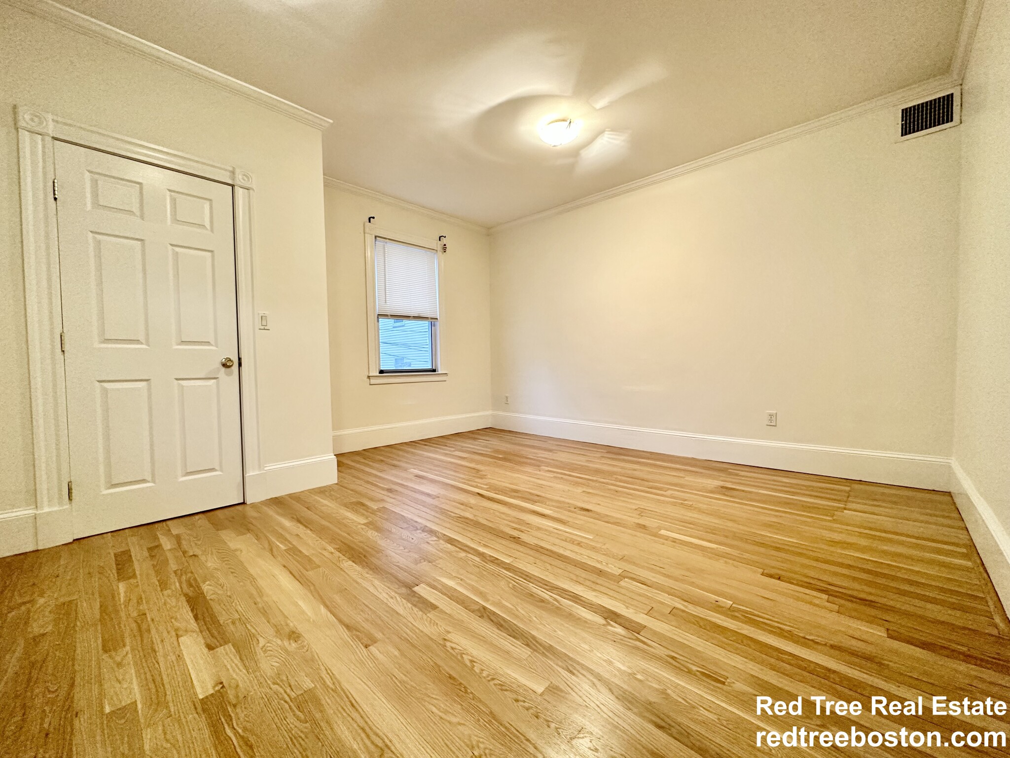 8 White Ave, Chestnut Hill