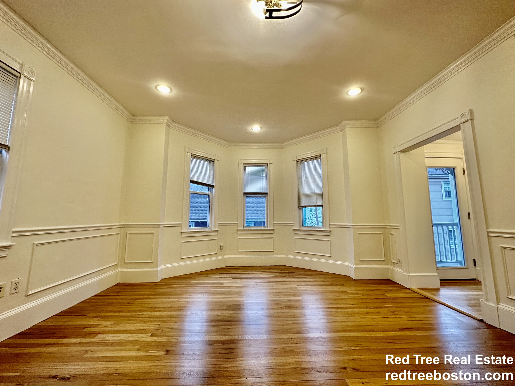 8 White Ave, Chestnut Hill