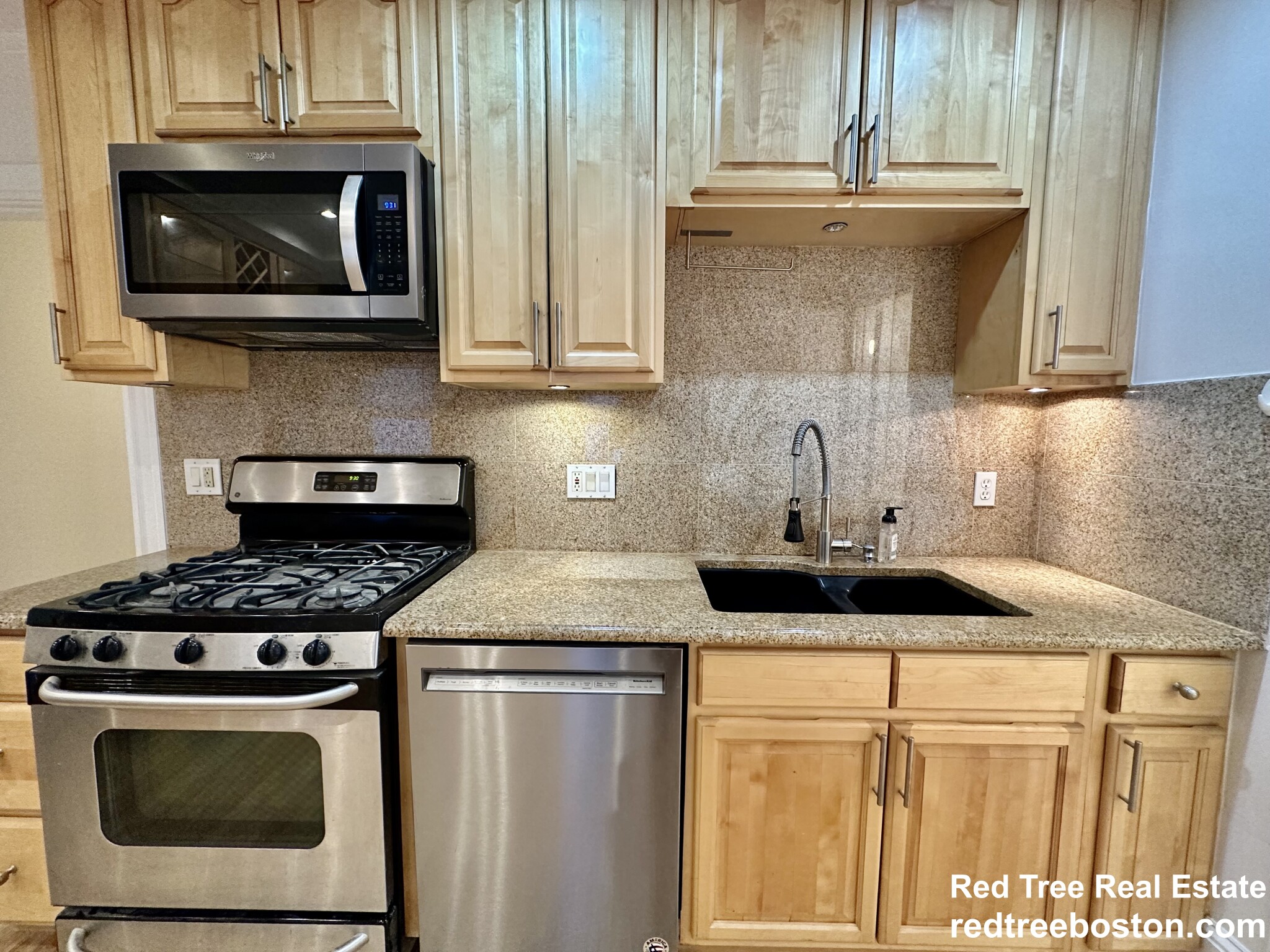 8 White Ave, Chestnut Hill