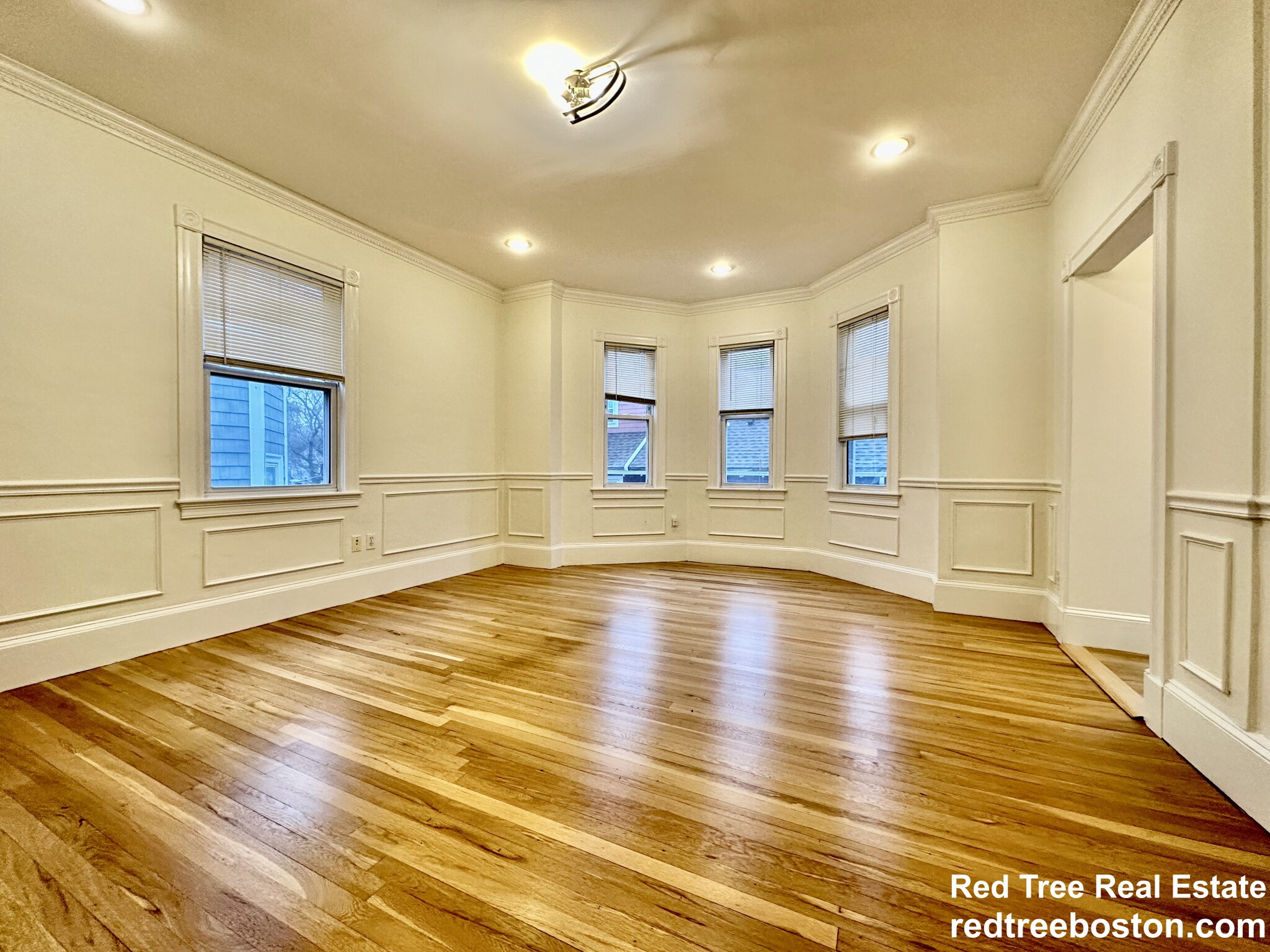 8 White Ave, Chestnut Hill