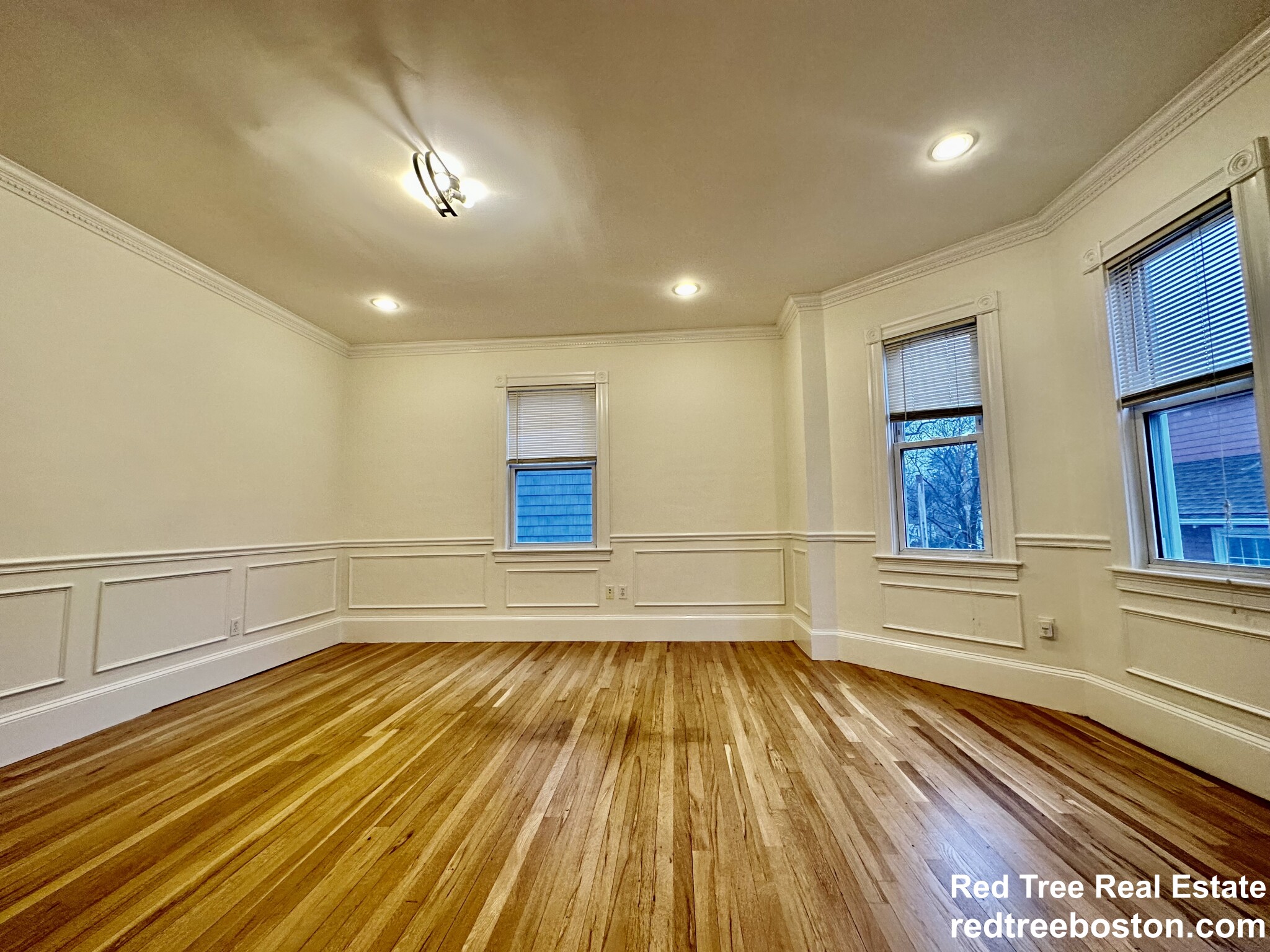 8 White Ave, Chestnut Hill