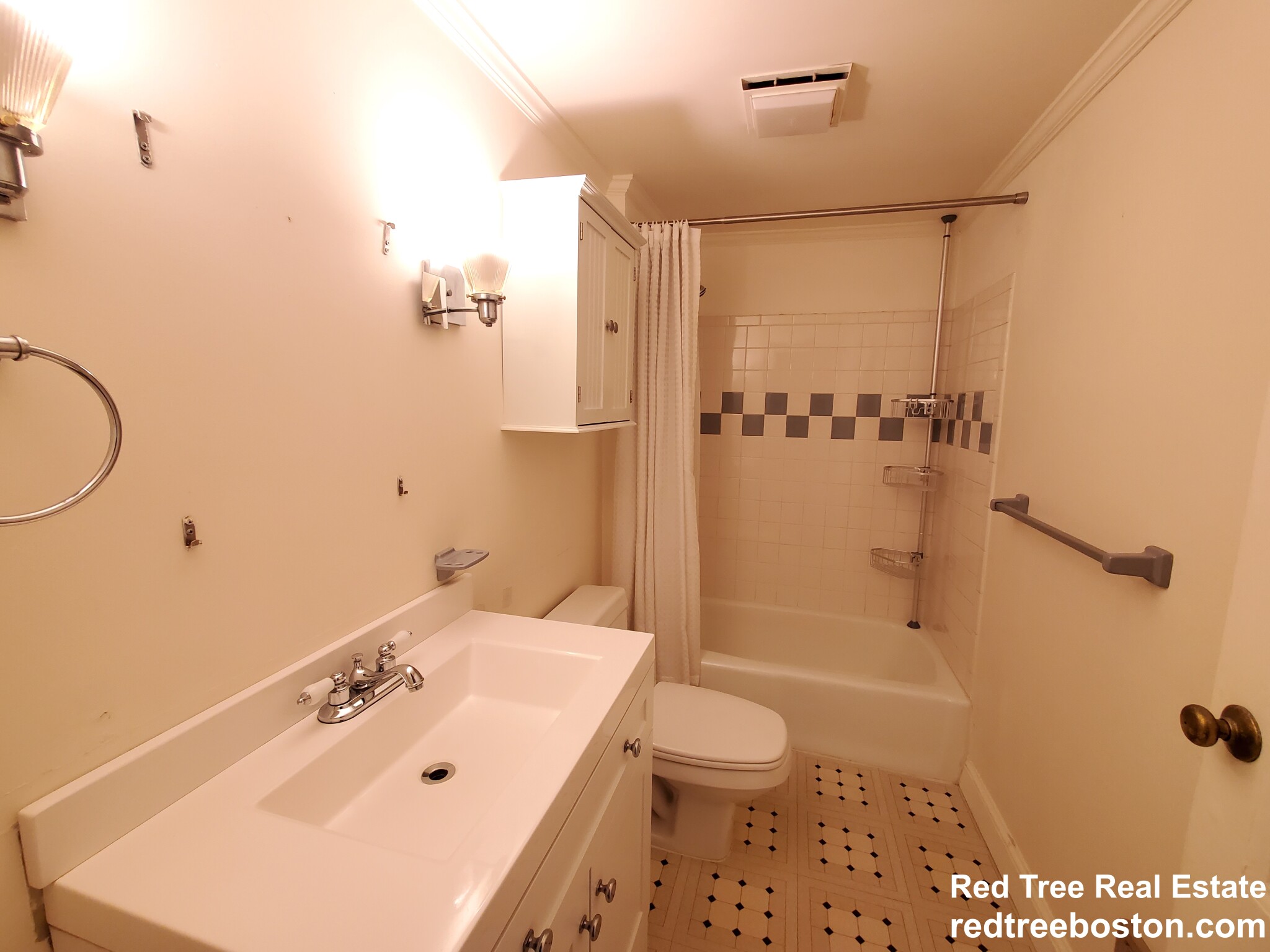 83 Church St, Newton Corner