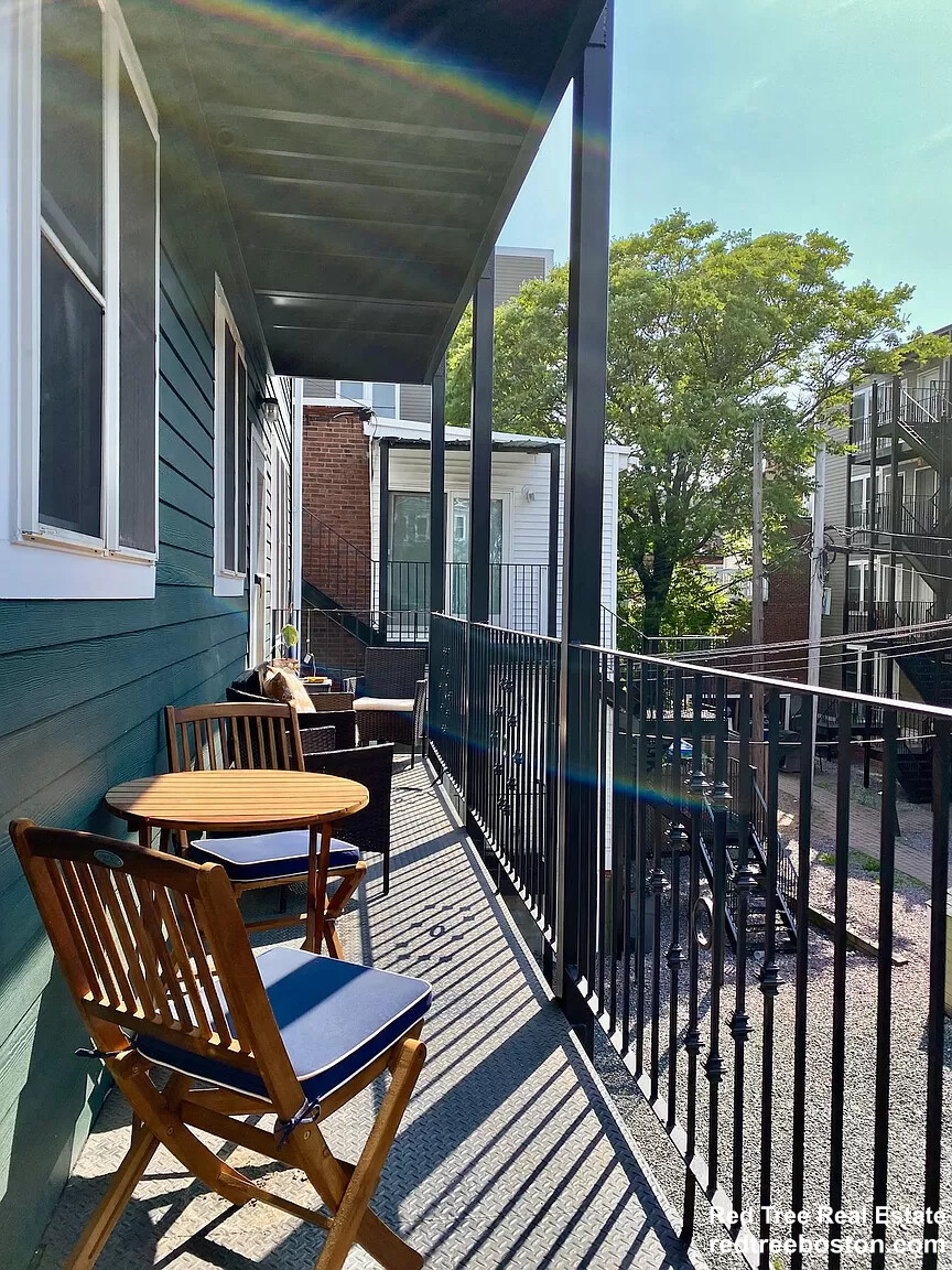 88 Bremen St, East Boston