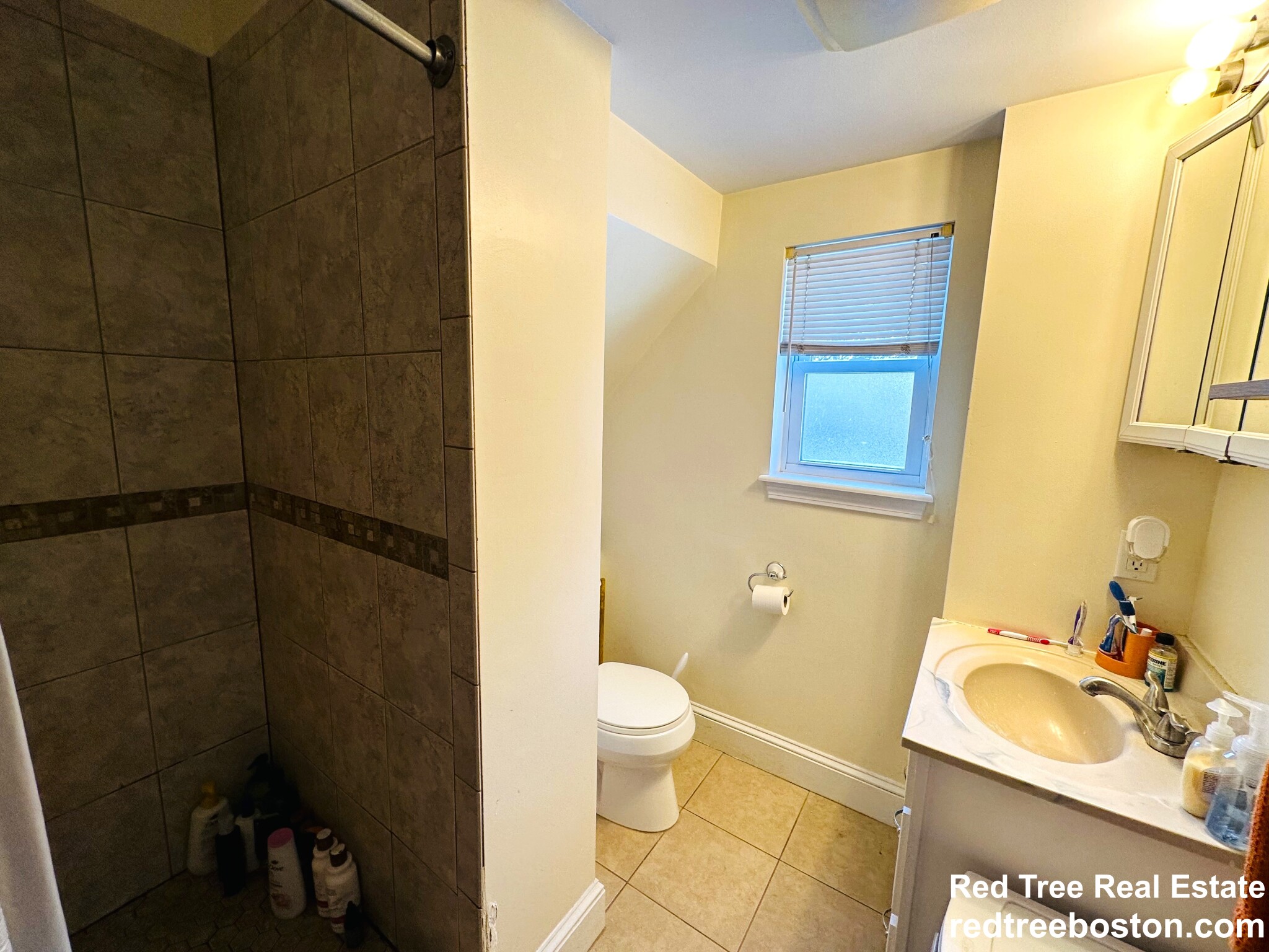 28 R Cherry St, Prospect Hill