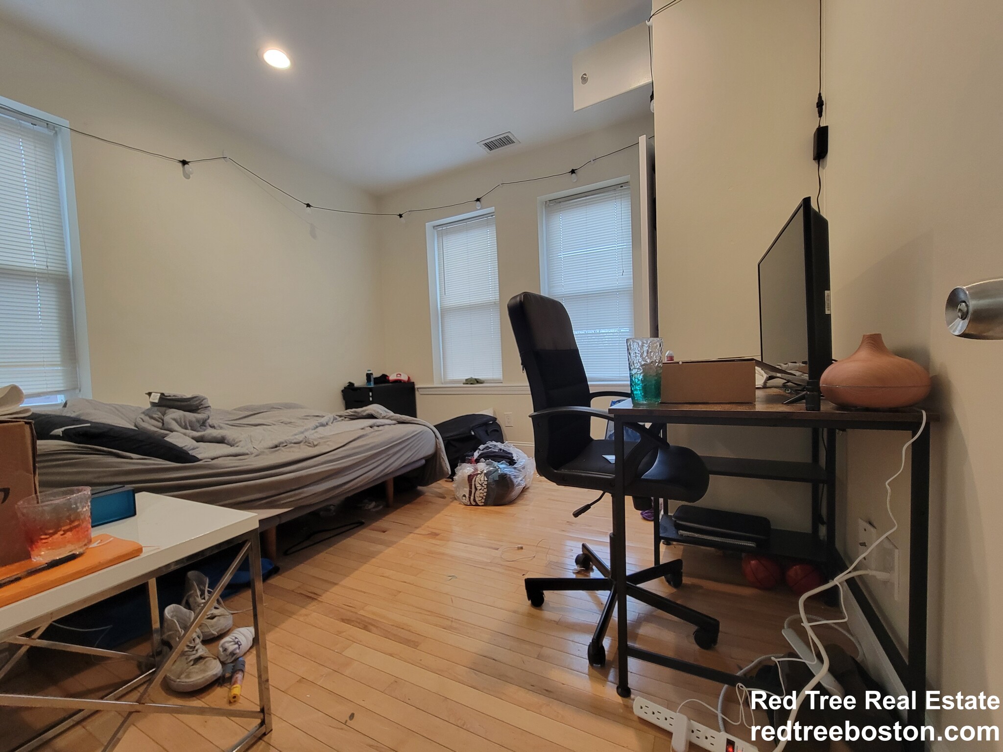 94 Pleasant St, North Brookline