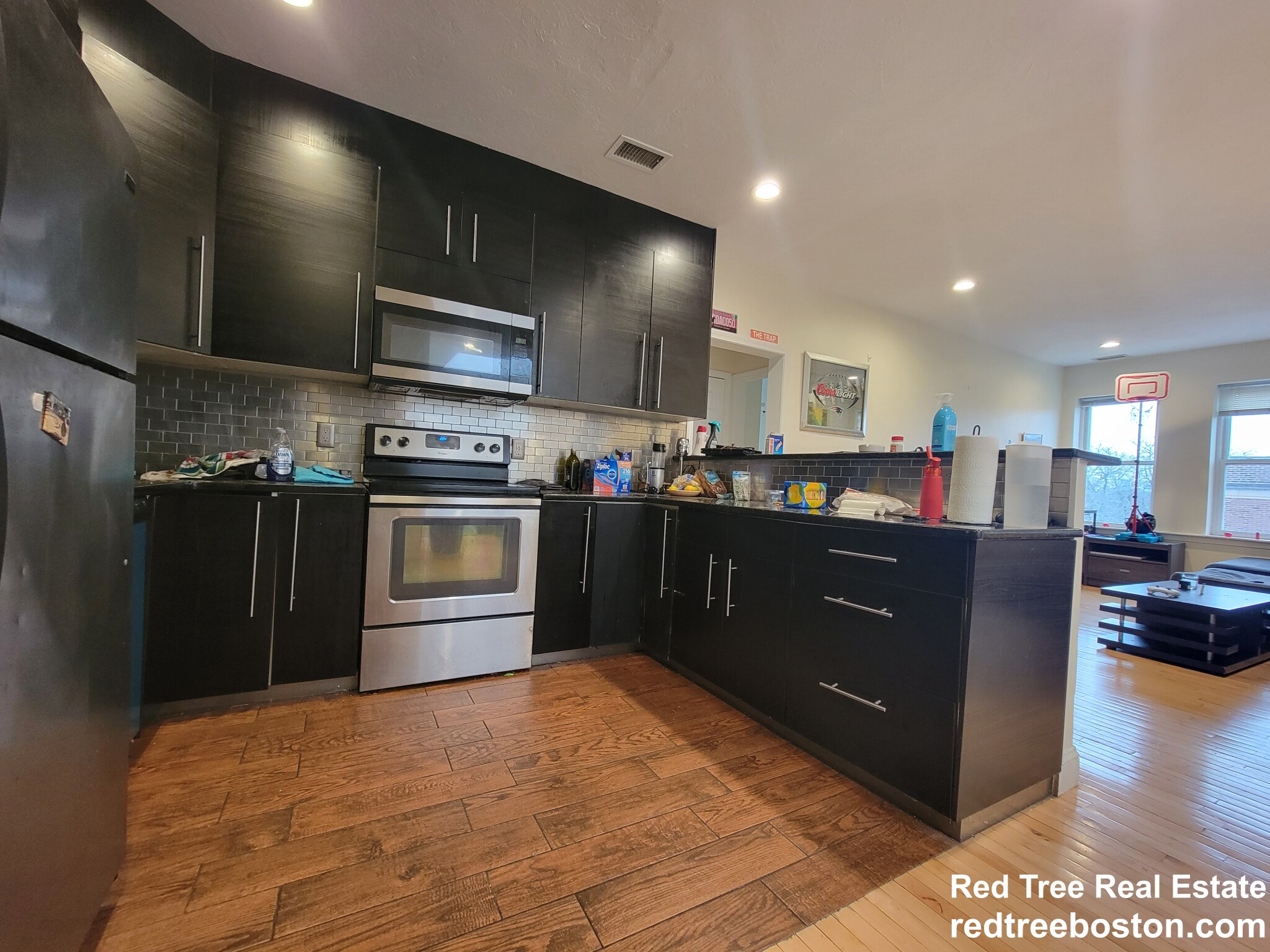 94 Pleasant St, North Brookline