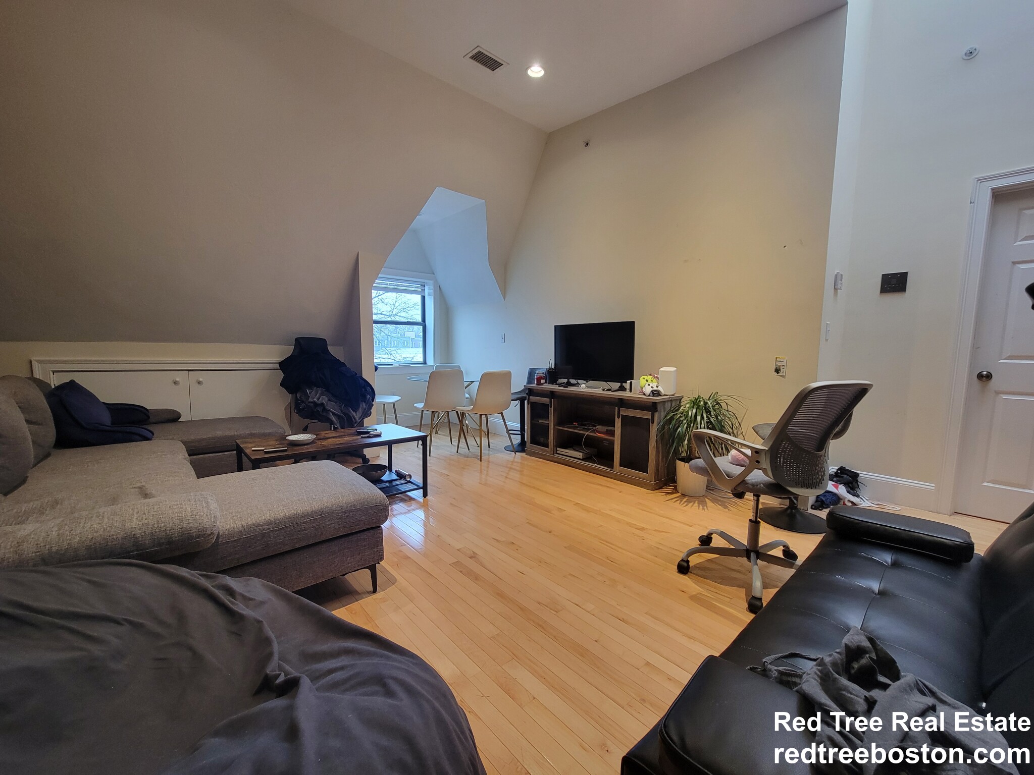 1203 Beacon St, Coolidge Corner