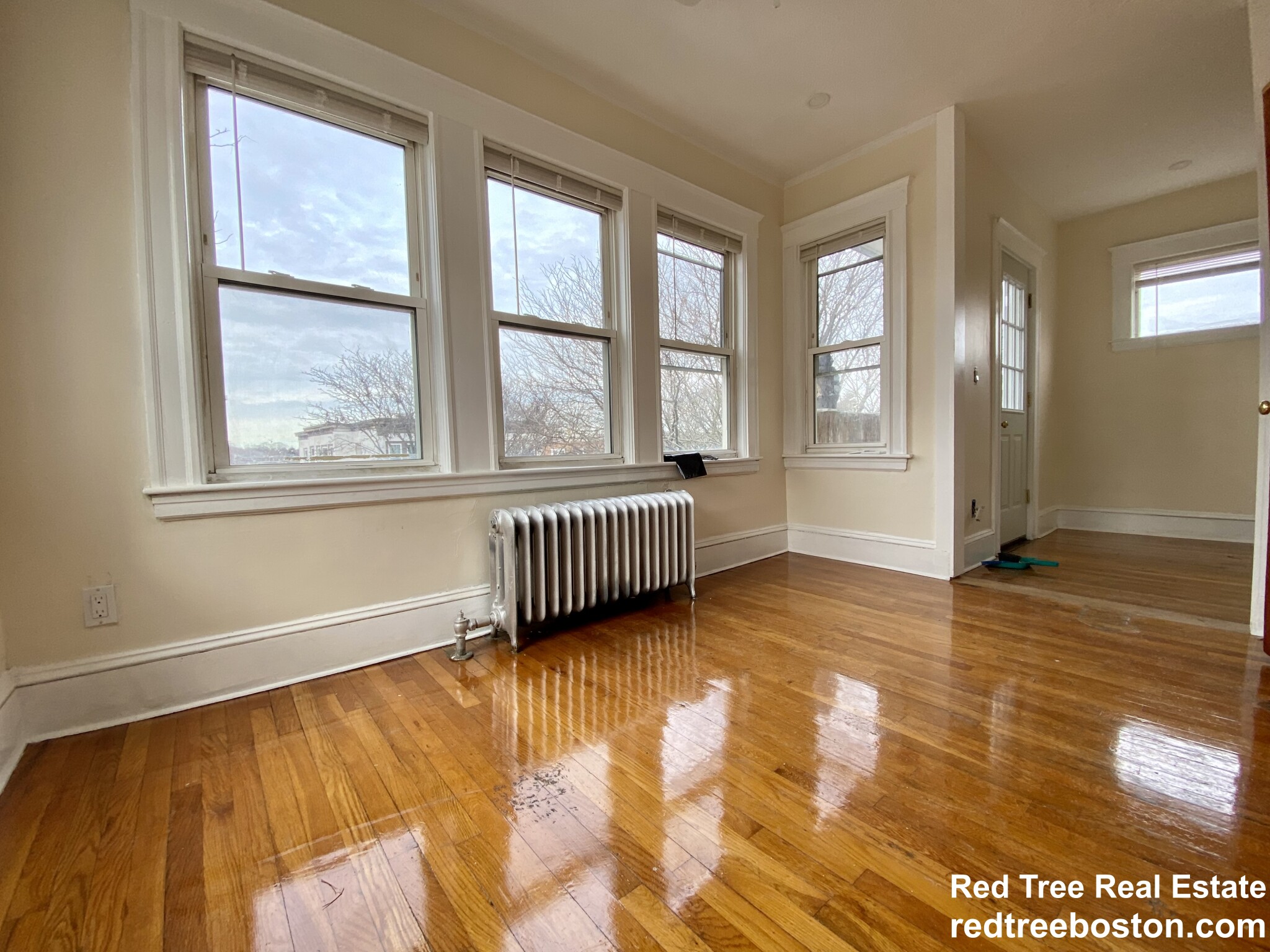 4442 Washington St, Roslindale