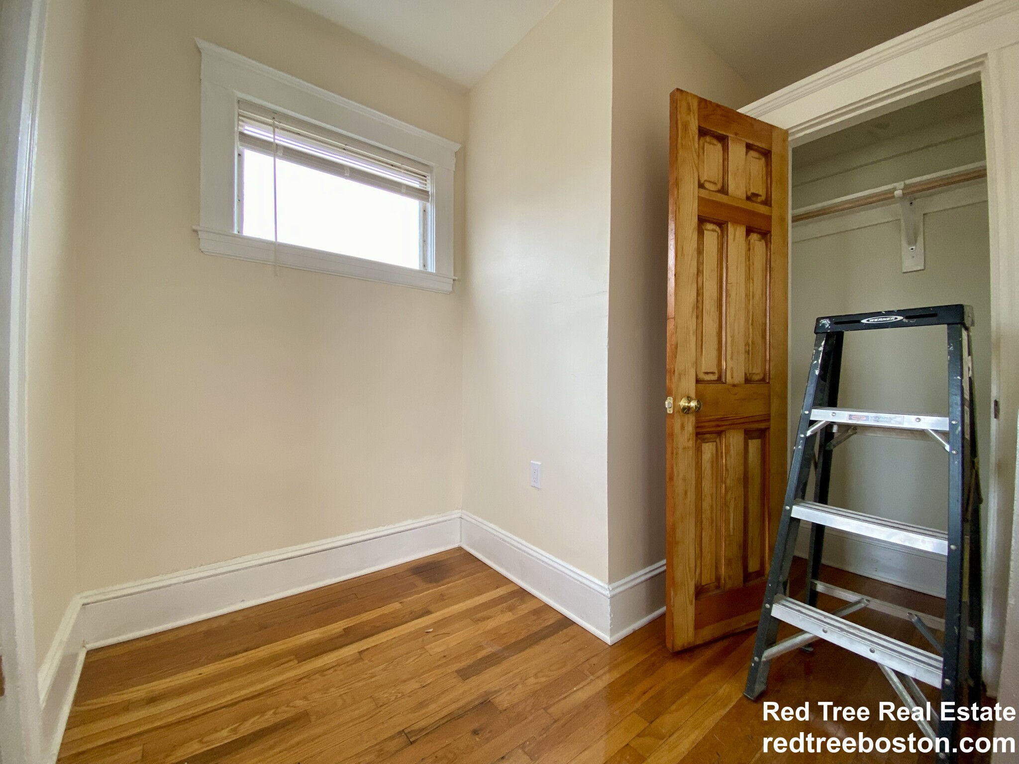 4442 Washington St, Roslindale