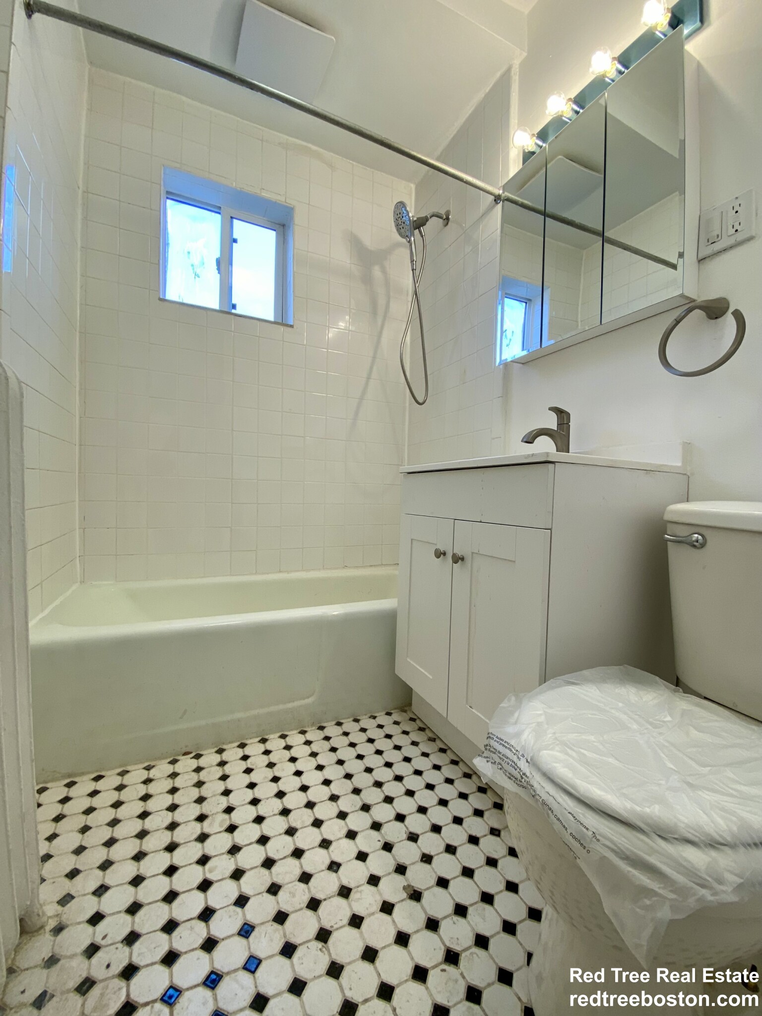 4442 Washington St, Roslindale