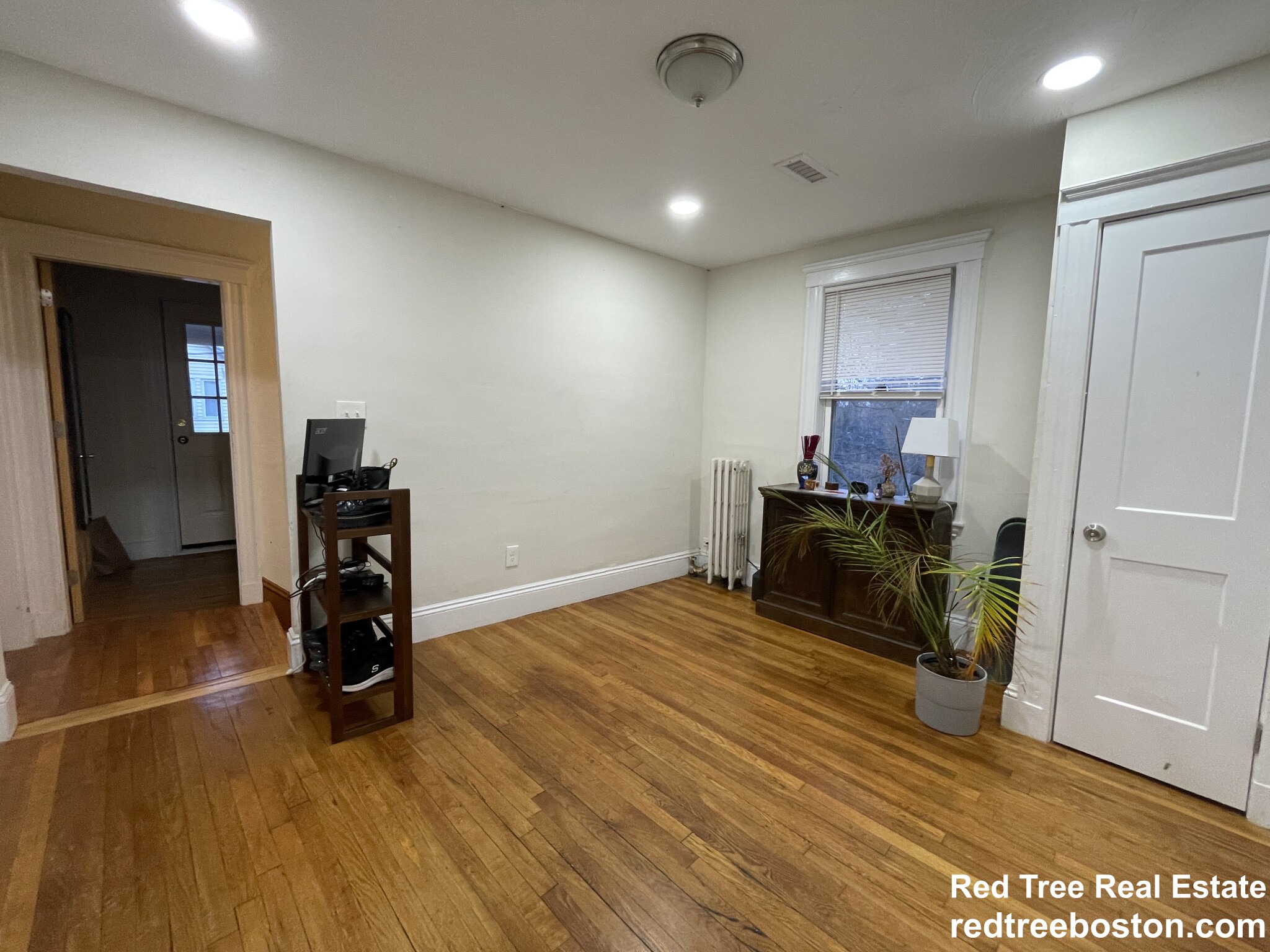 12 Logan St, Roxbury