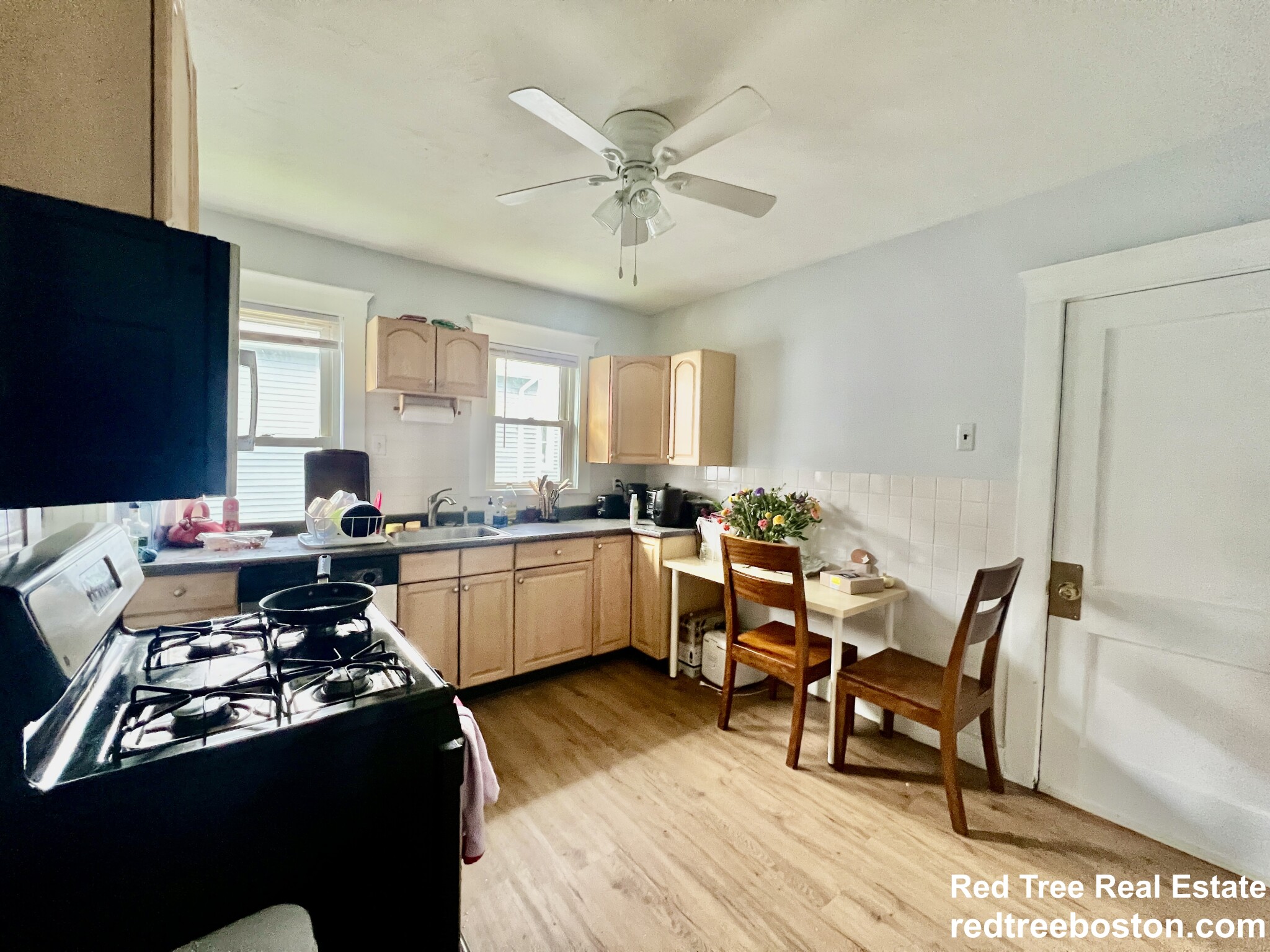 72 Nonantum St, Oak Square