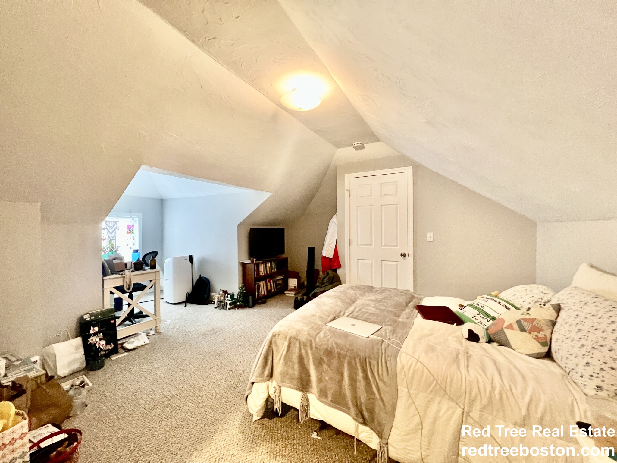 72 Nonantum St, Oak Square