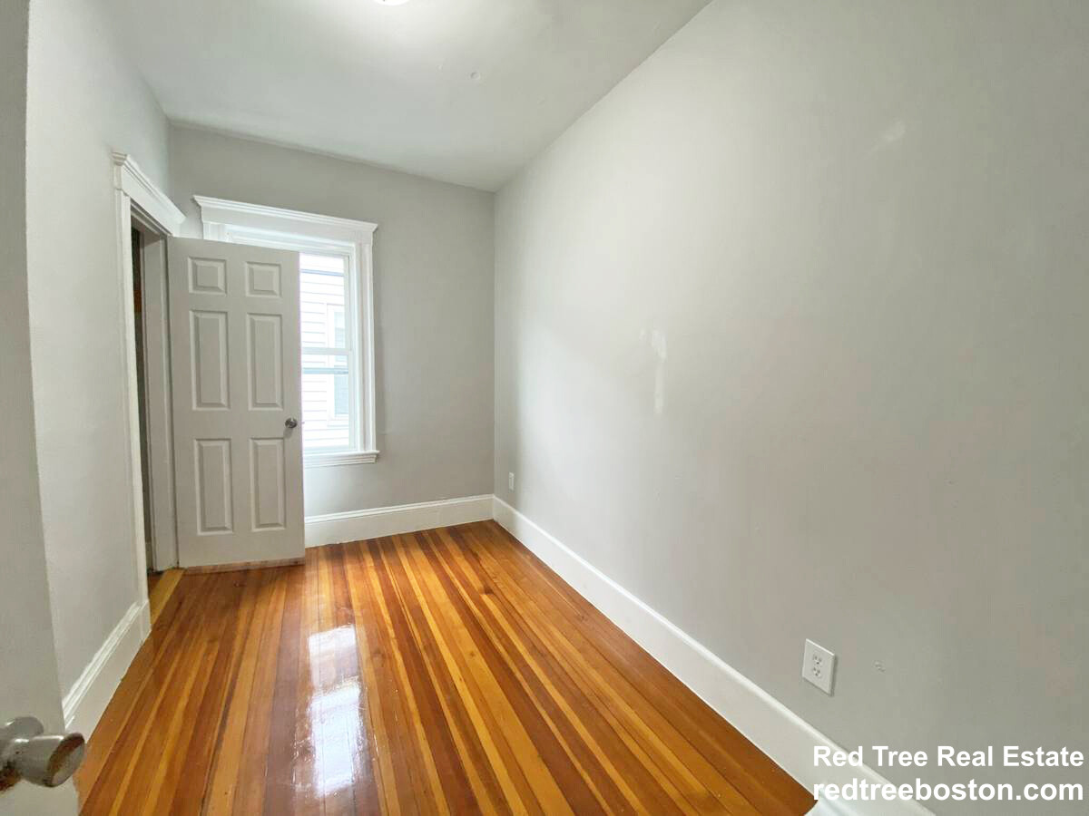 19 Roseclair St, Dorchester