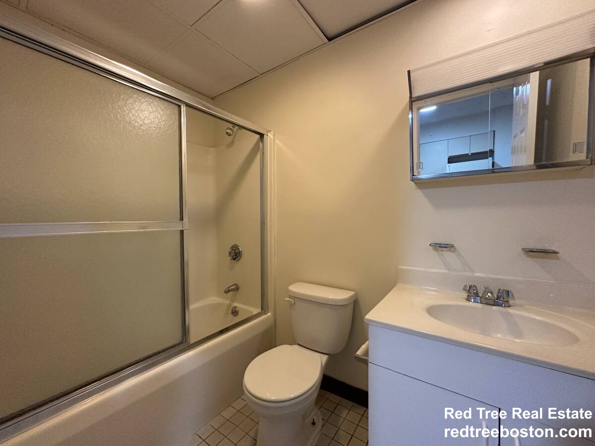 81 Essex St, Chinatown