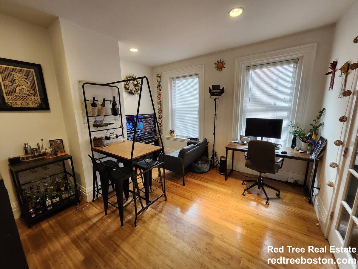 254 Newbury St, Back Bay