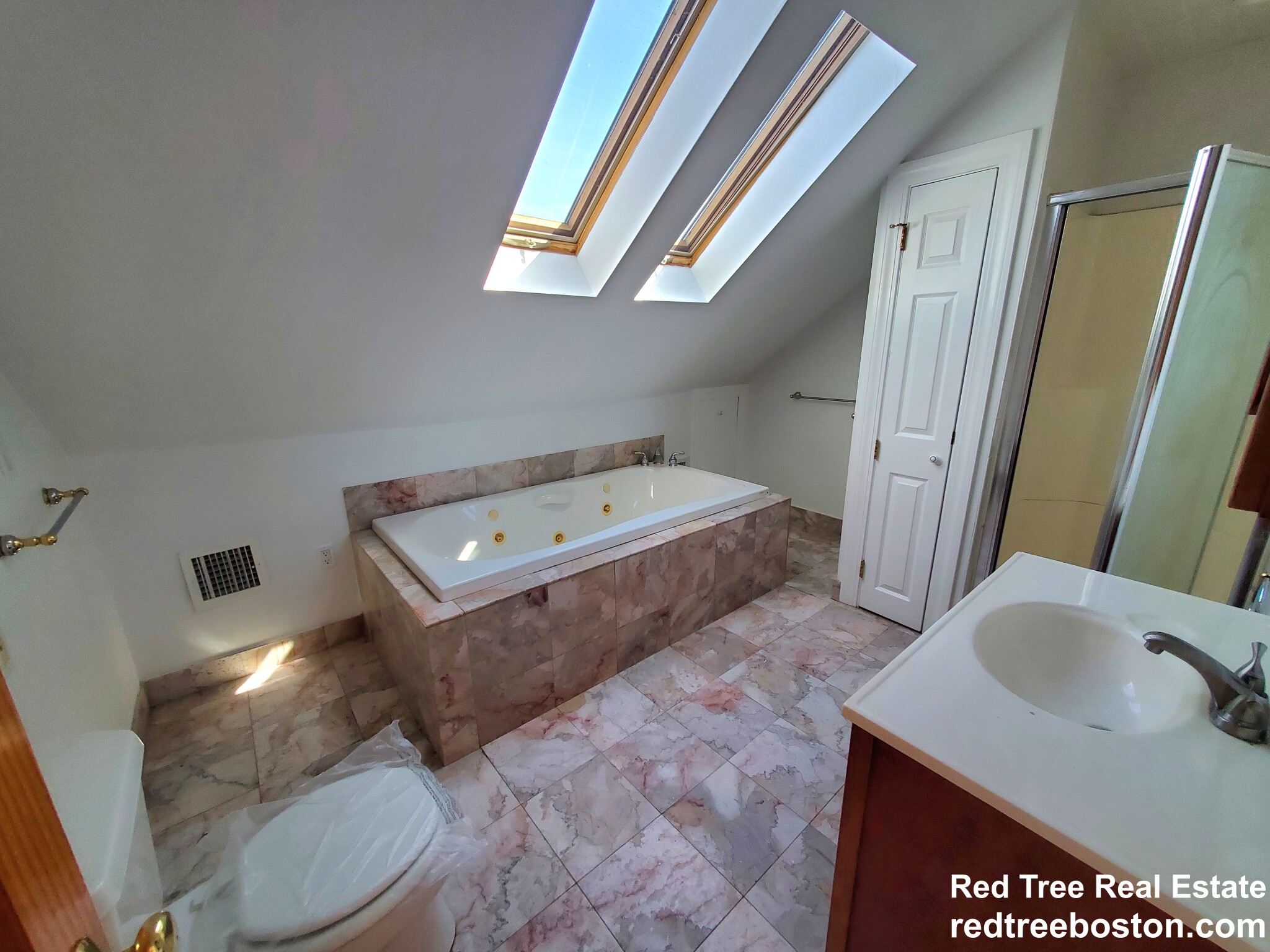 200 Hyde Park Ave, Jamaica Plain