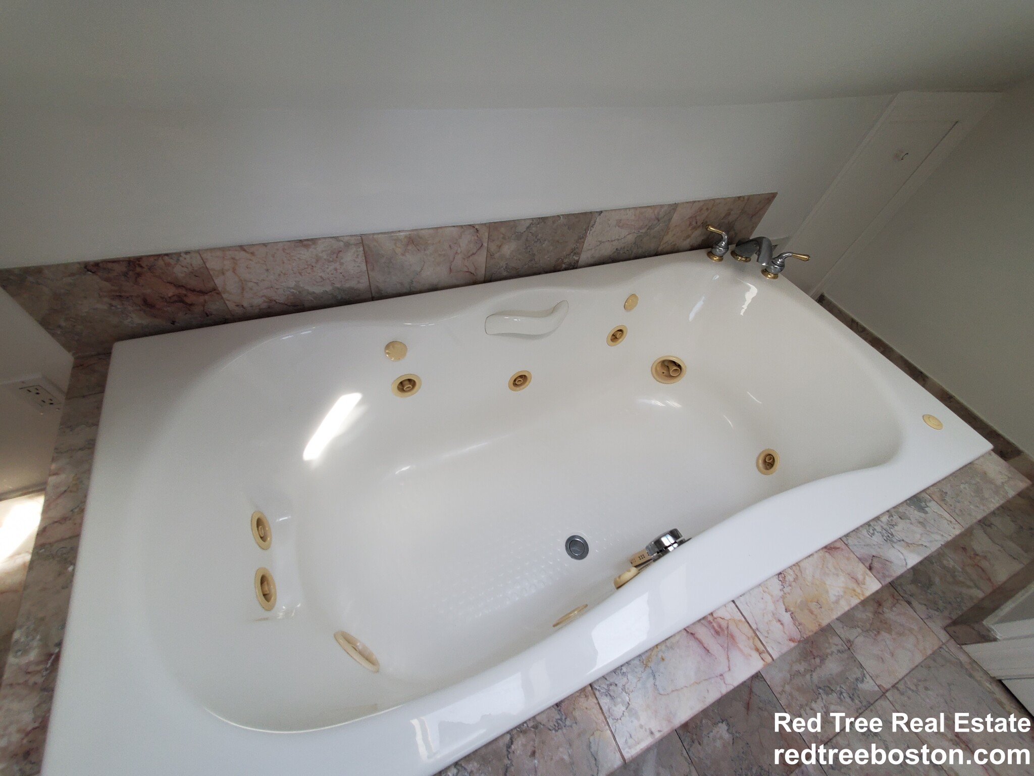 200 Hyde Park Ave, Jamaica Plain