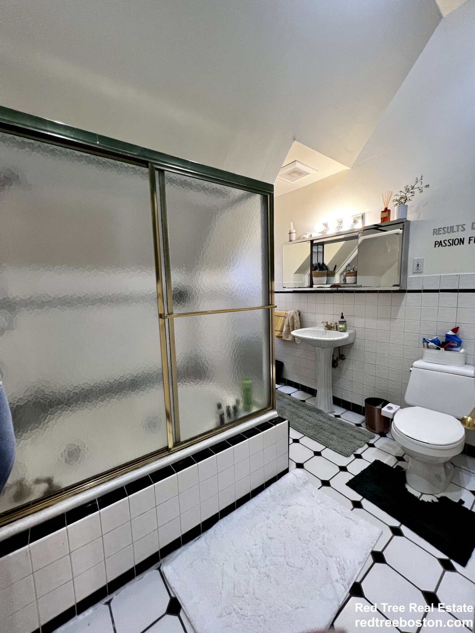 1678 Beacon St, Brookline