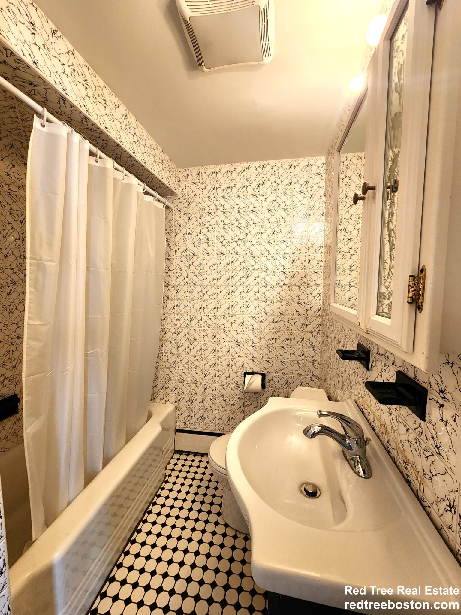 28 Baker St, Belmont