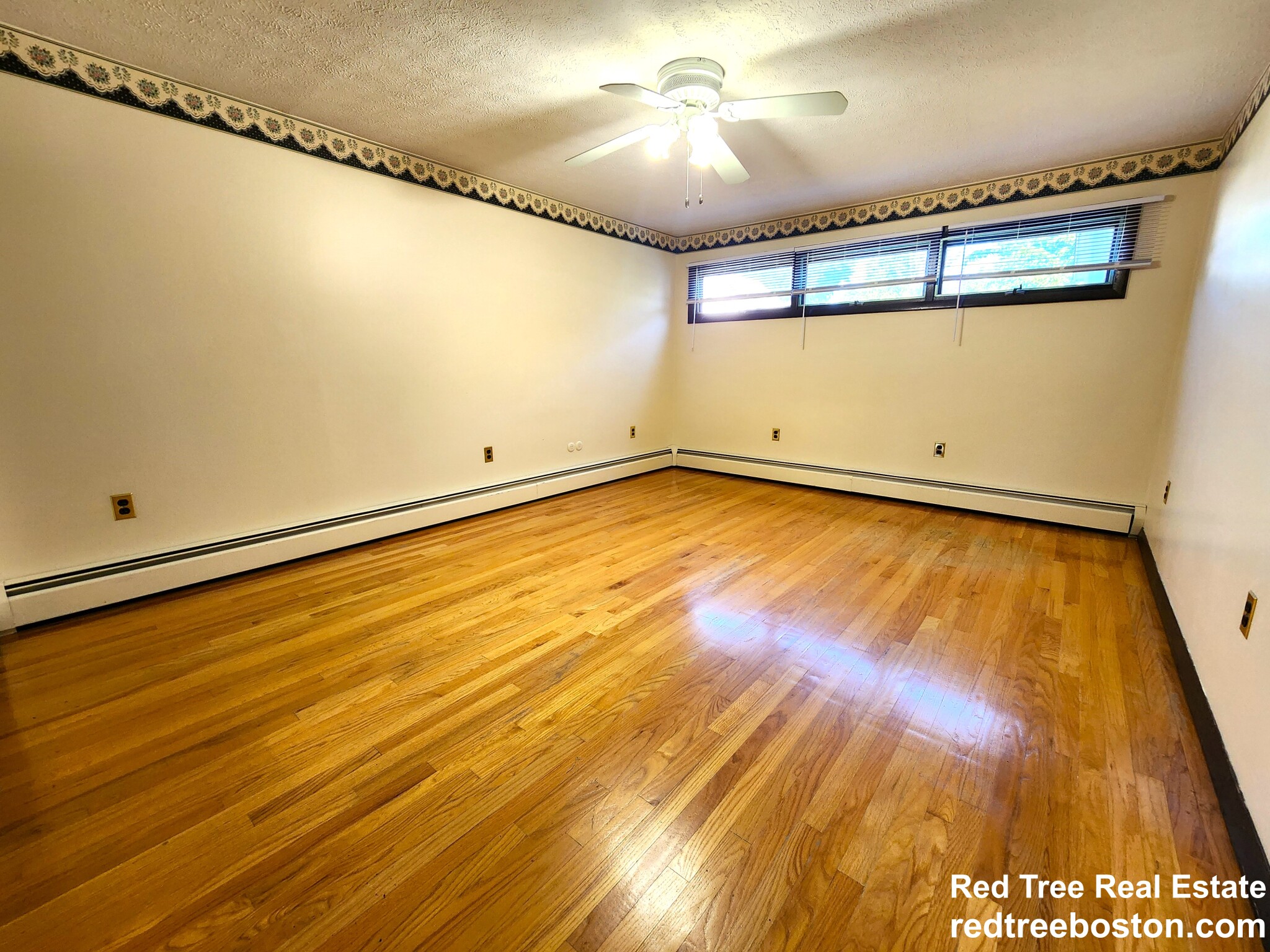 28 Baker St, Belmont