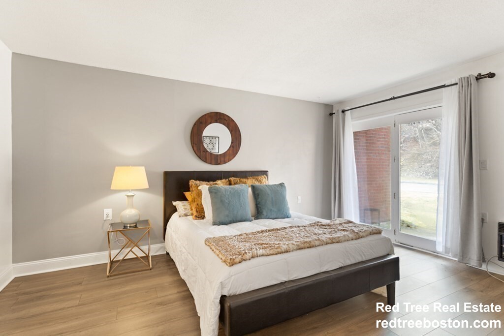 4975 Washington St, West Roxbury