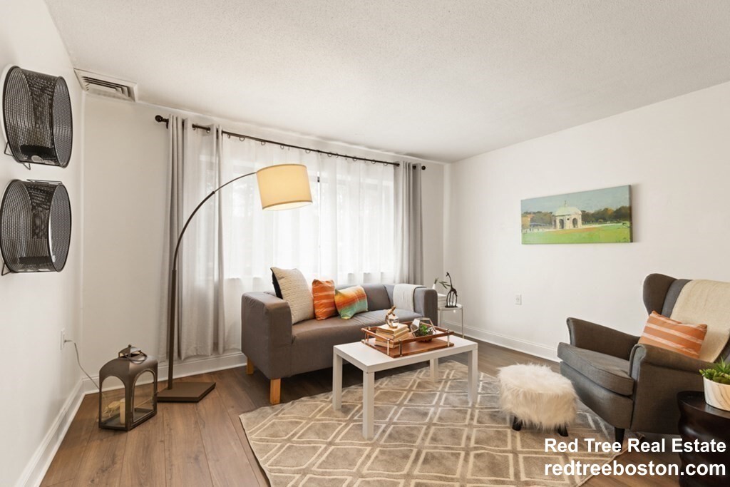 4975 Washington St, West Roxbury