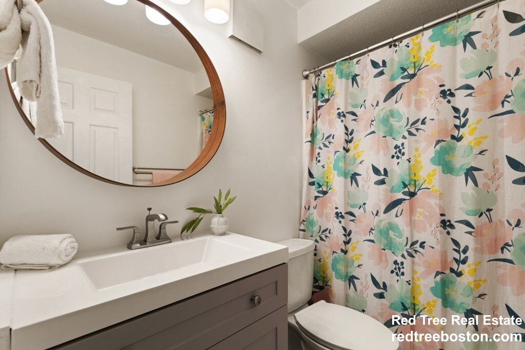 4975 Washington St, West Roxbury