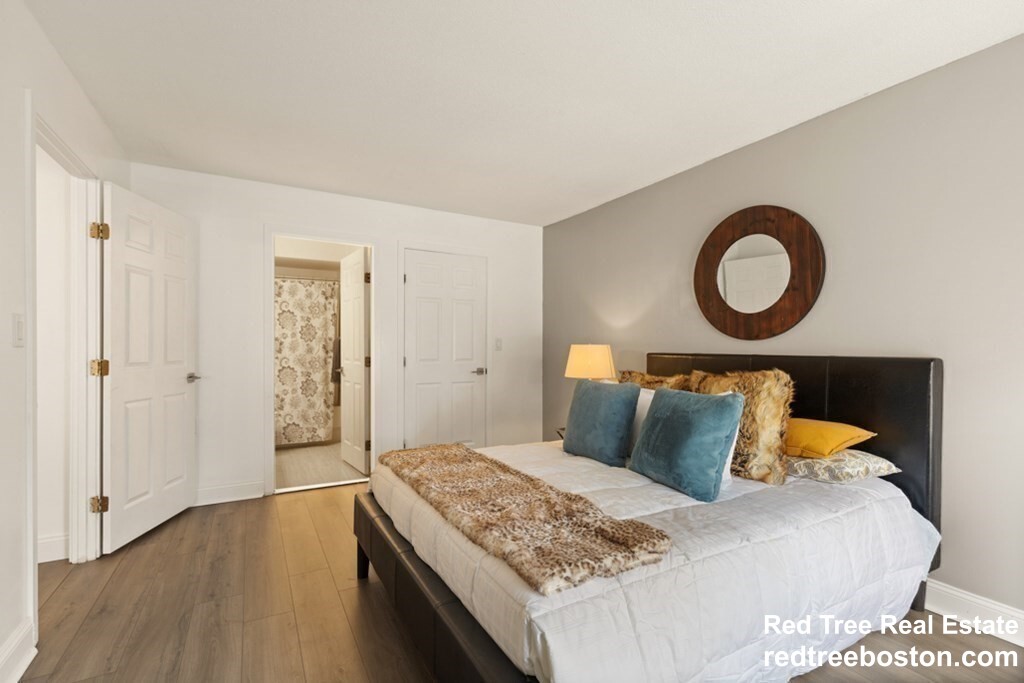 4975 Washington St, West Roxbury