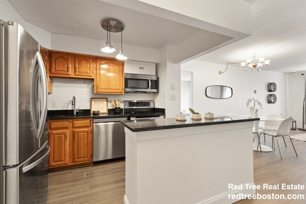 4975 Washington St, West Roxbury