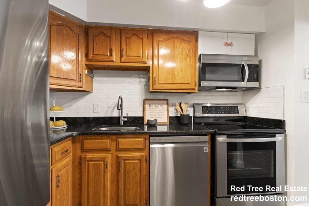 4975 Washington St, West Roxbury