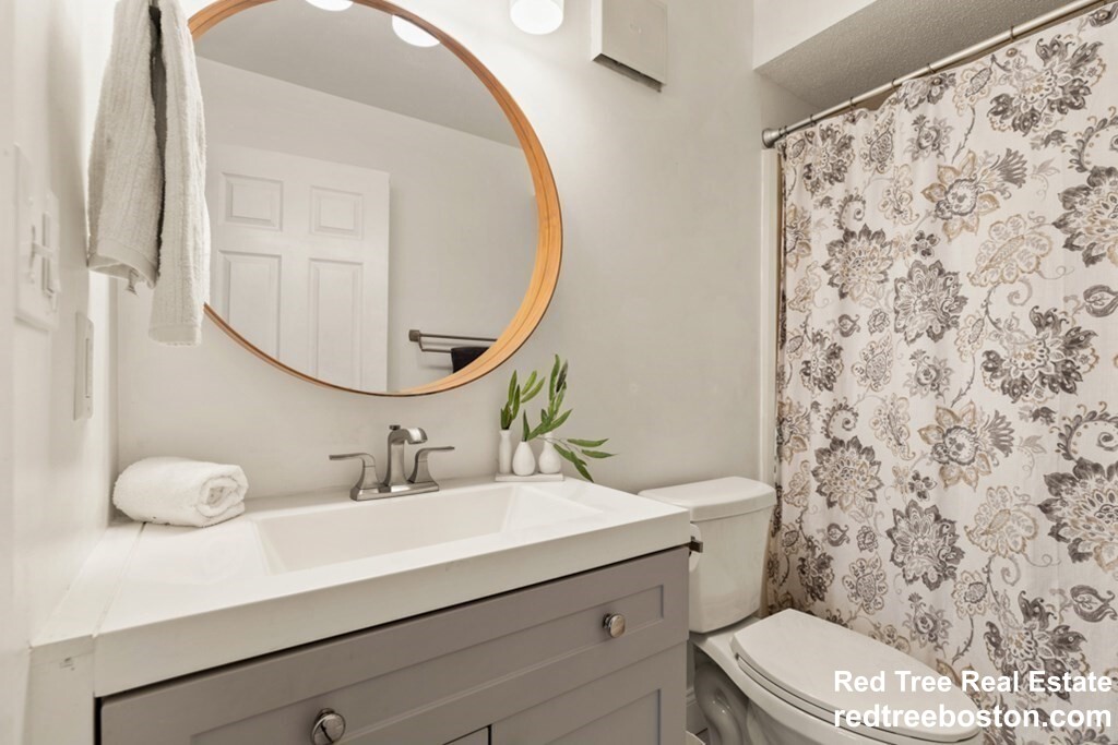 4975 Washington St, West Roxbury