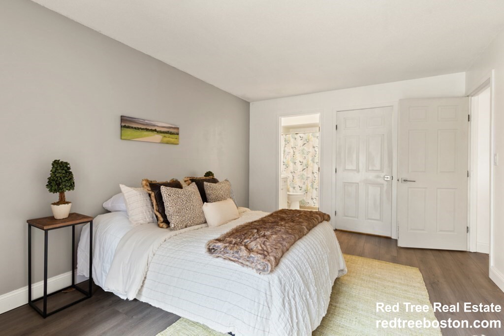 4975 Washington St, West Roxbury