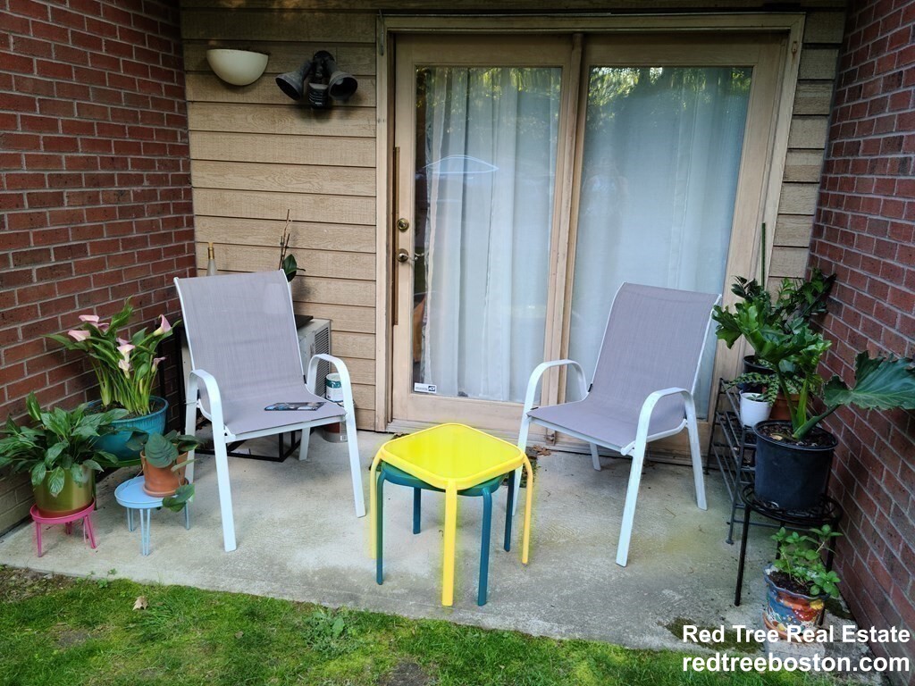 4975 Washington St, West Roxbury