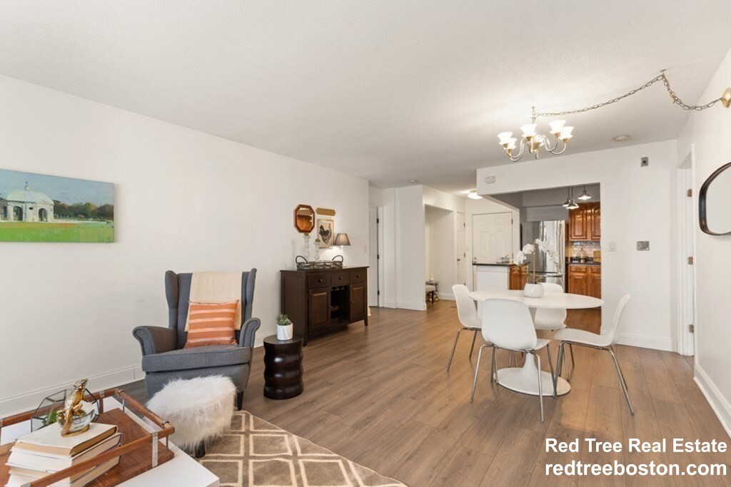 4975 Washington St, West Roxbury