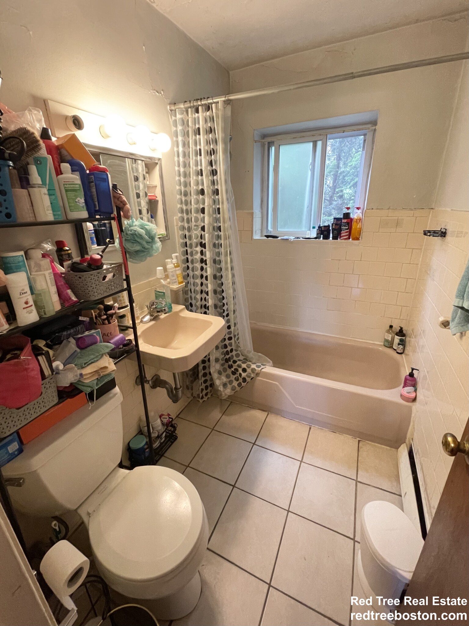 33 Westgate Rd, Chestnut Hill