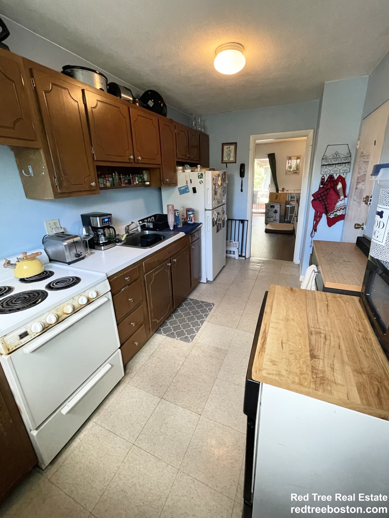 33 Westgate Rd, Chestnut Hill