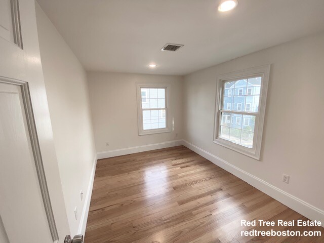 16 Plainfield, Jamaica Plain