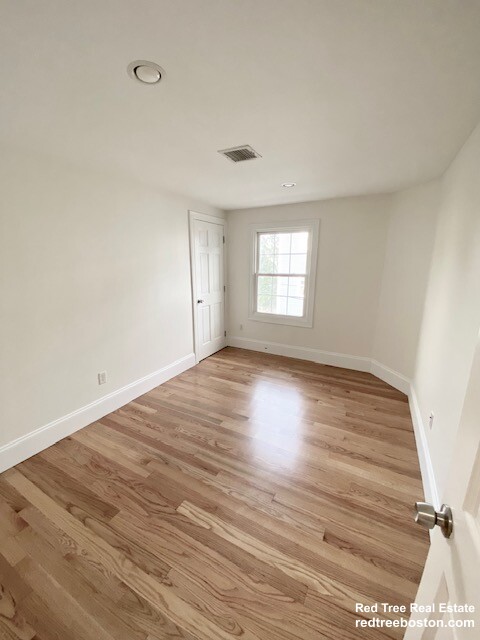 16 Plainfield, Jamaica Plain