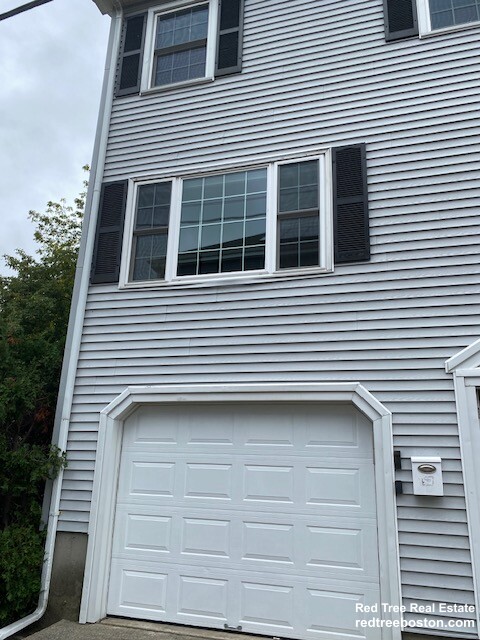 16 Plainfield, Jamaica Plain