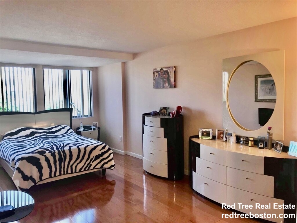 1731 Beacon St, Brookline