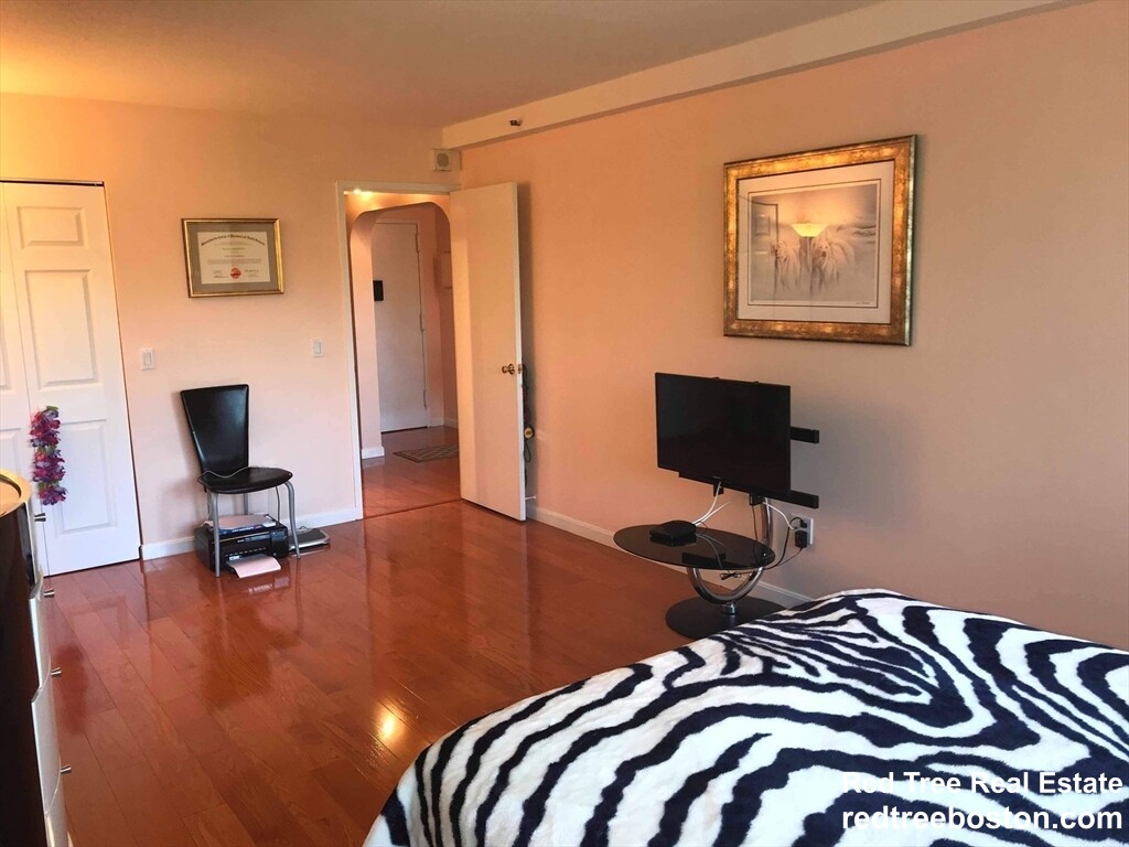 1731 Beacon St, Brookline