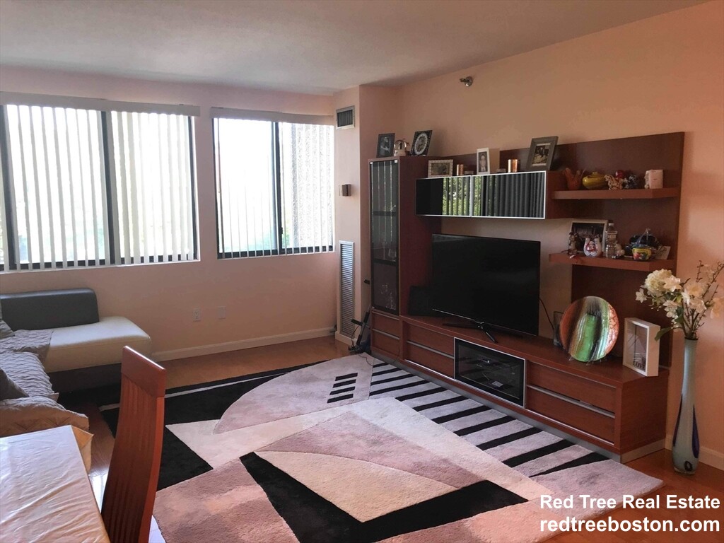 1731 Beacon St, Brookline