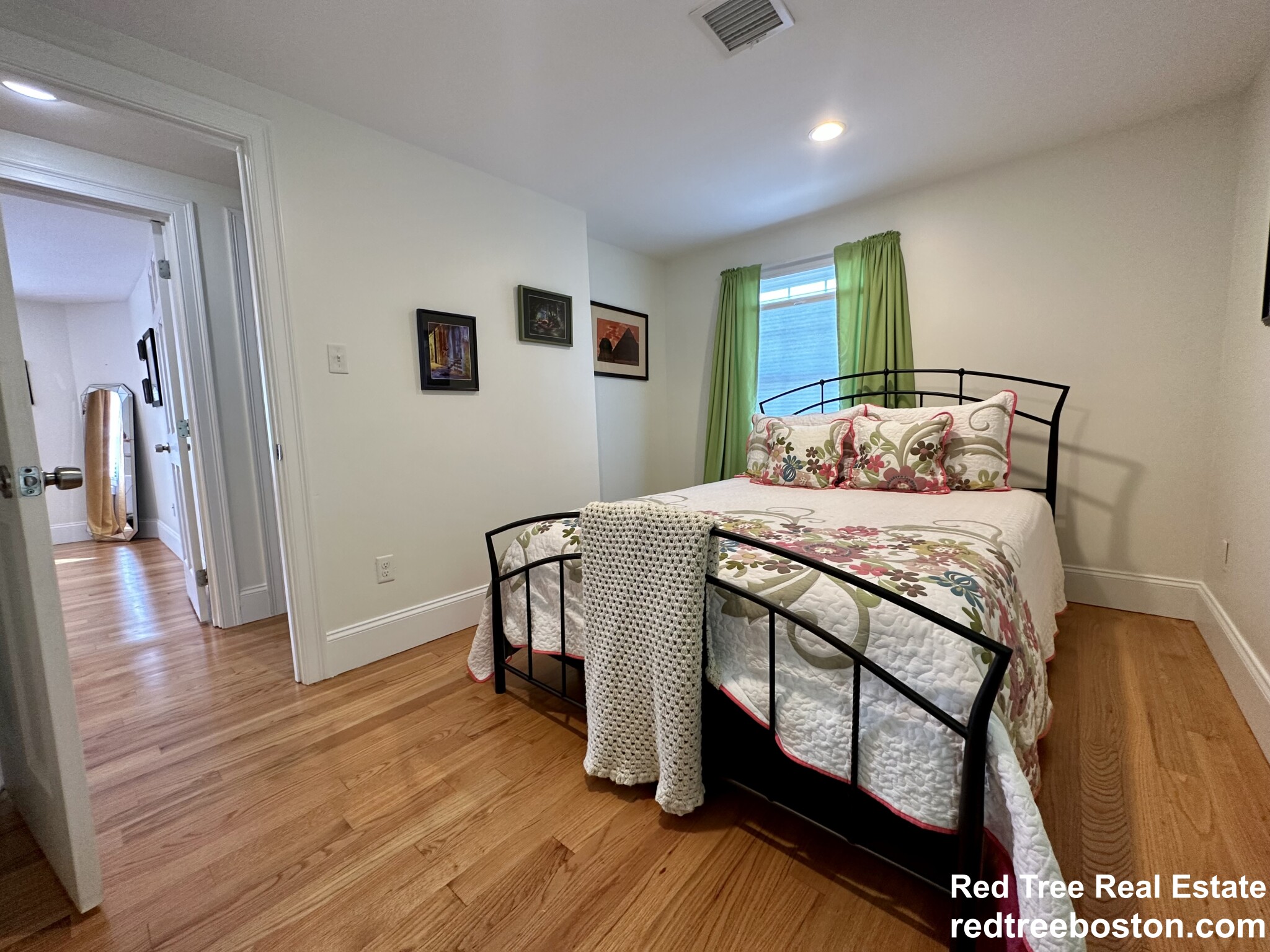 16 Plainfield, Jamaica Plain