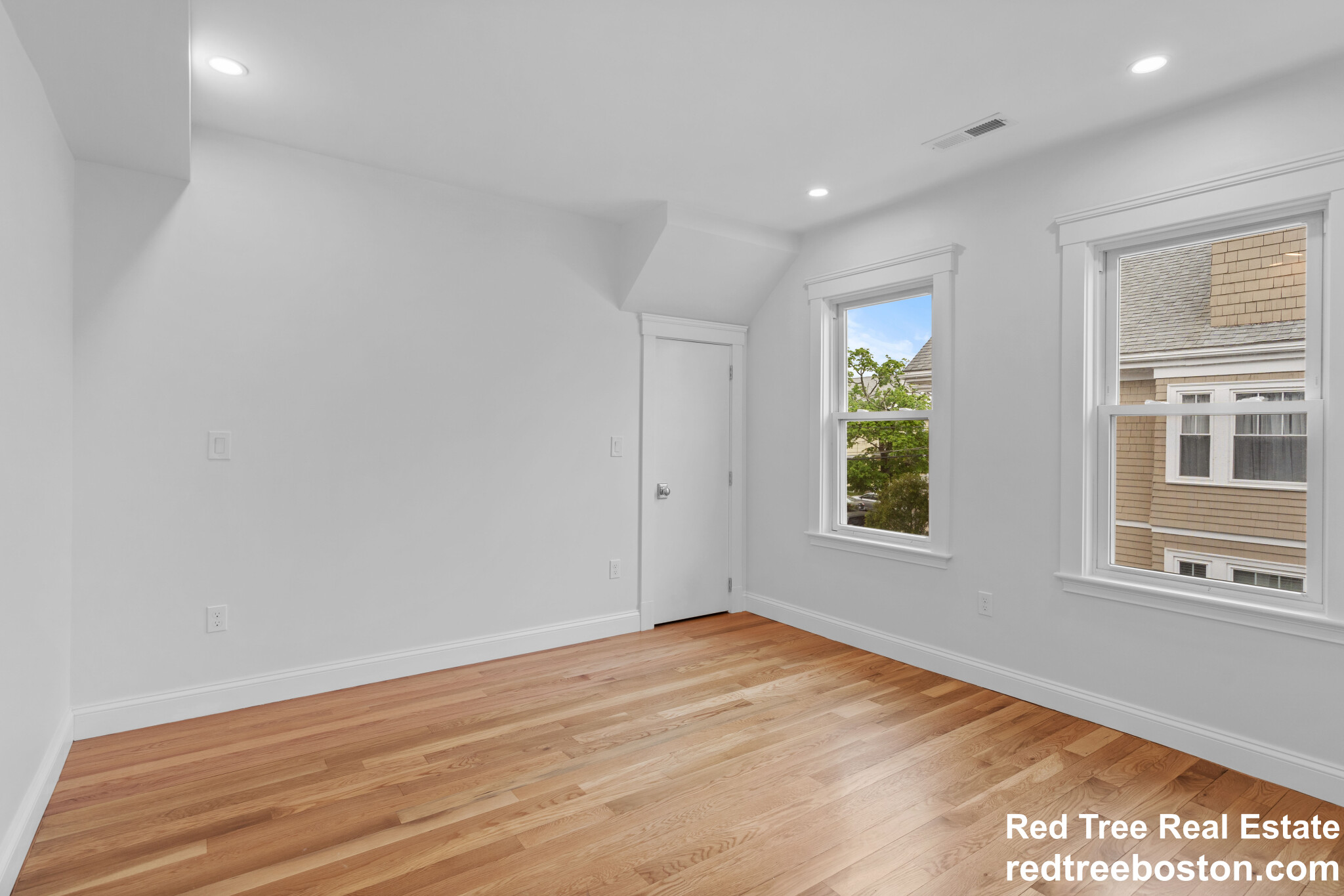 33 Farragut Ave, Medford