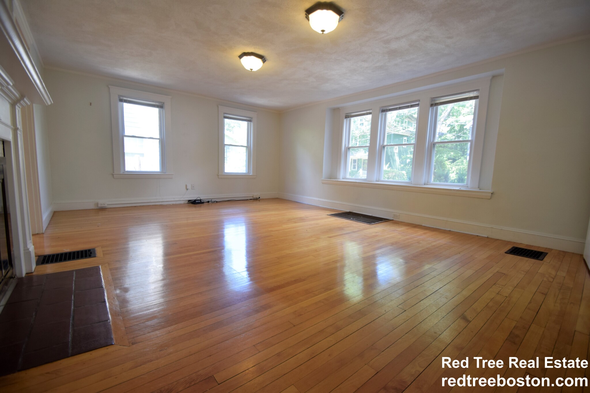 20 Oak Ter, Newton Highlands