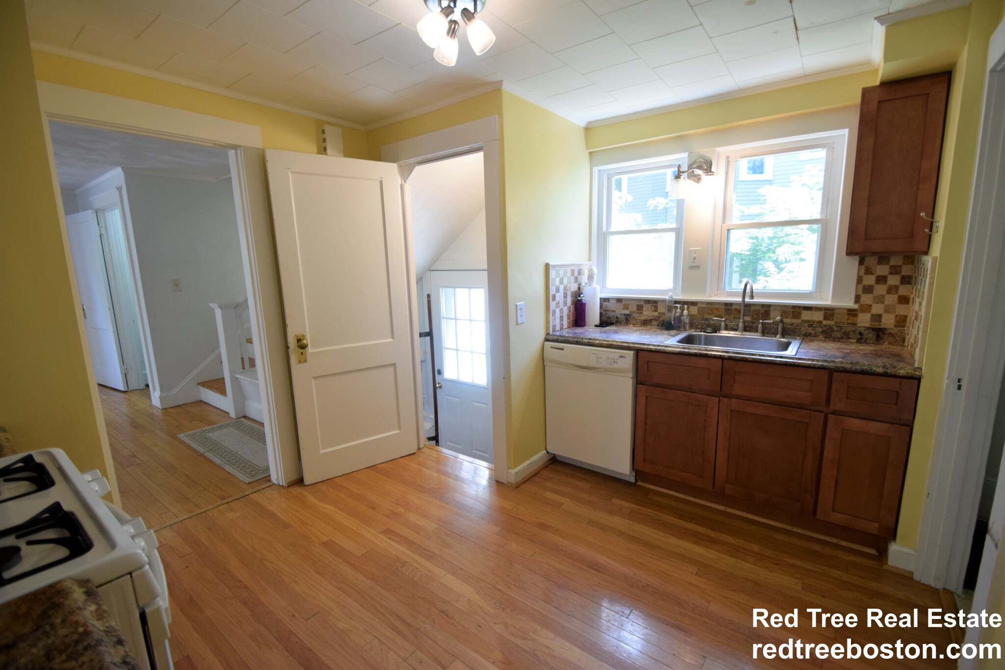 20 Oak Ter, Newton Highlands