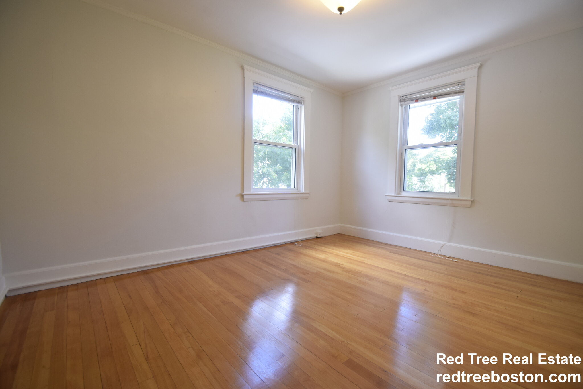 20 Oak Ter, Newton Highlands