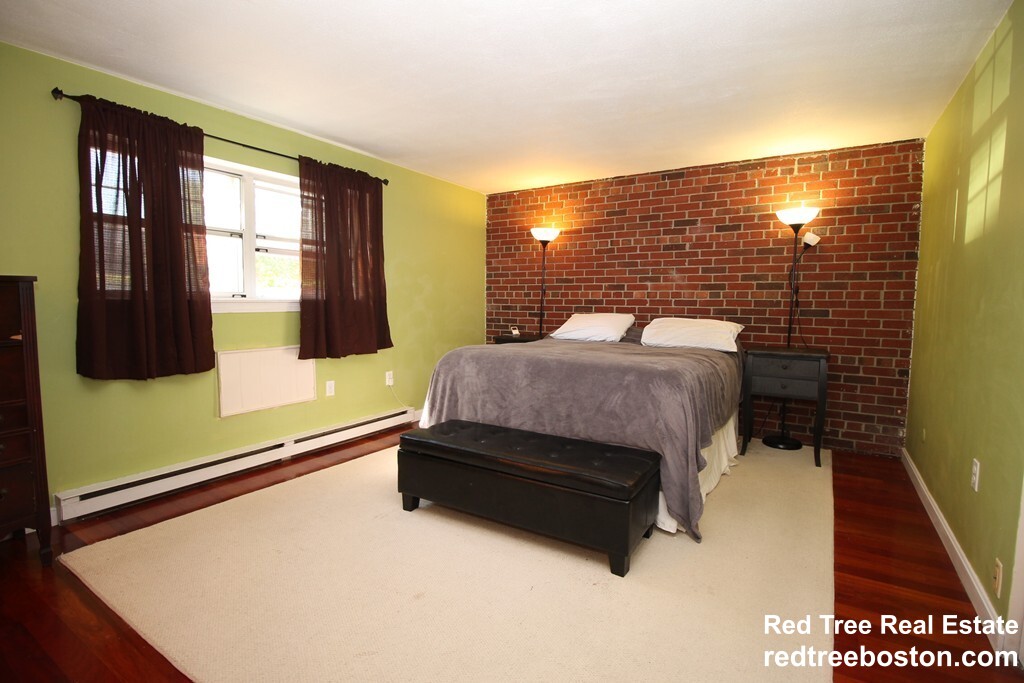 26 Greentree Ln, Weymouth