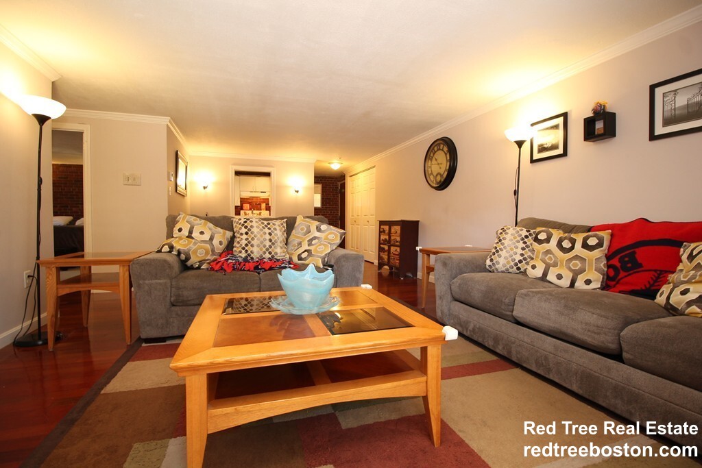 26 Greentree Ln, Weymouth